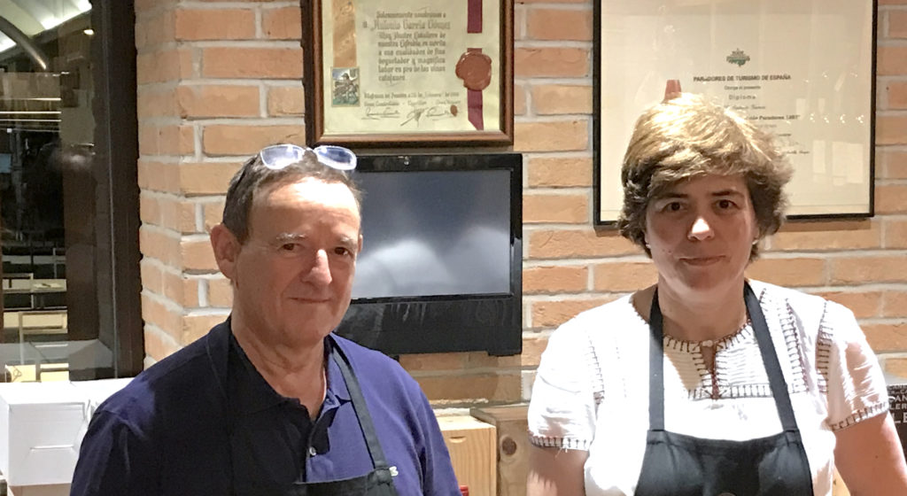 Antonio García and his partner Fali at El Rincón del Vino in Bilbao