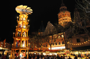 Christmas market stalls at the foot of the Mainz cathedral