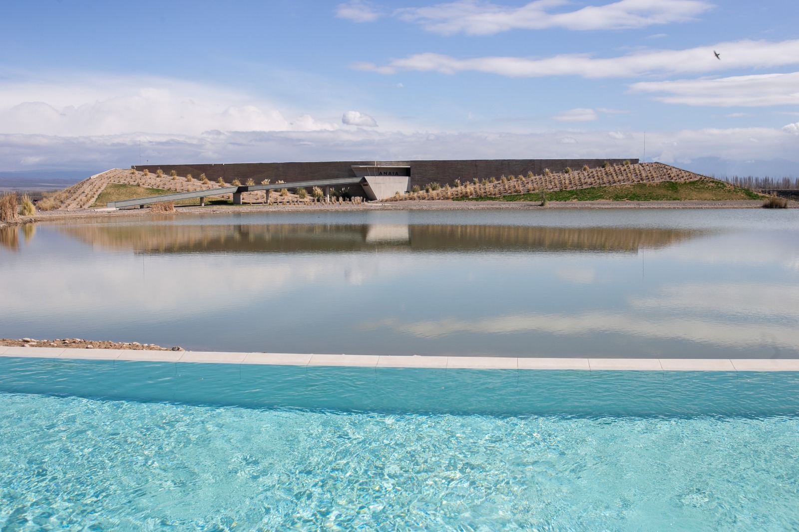 Bodega Anaia: Seamless Blend of Architecture and Landscape